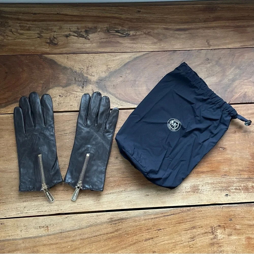 Michael Kors Black Leather Zip Wrist Gloves